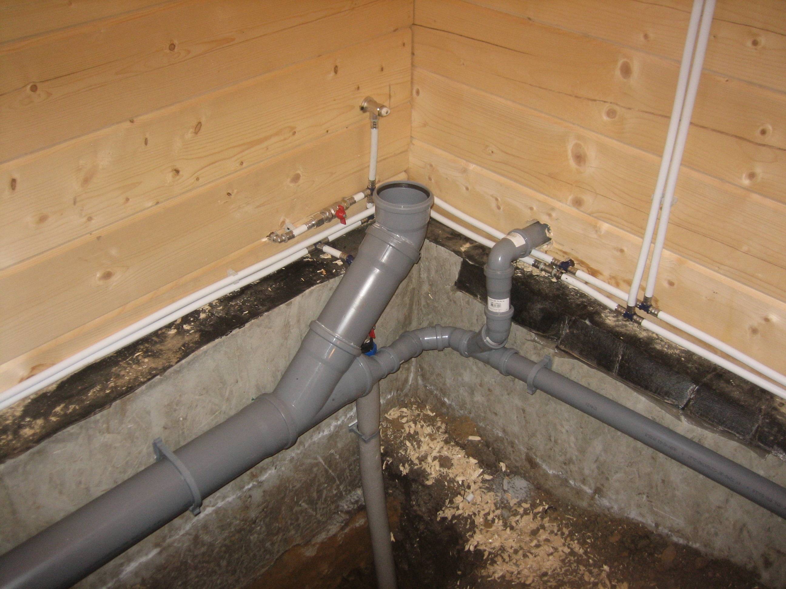 Вентиляция канализации: нужна ли она в частном доме, и по какой схеме ее делать?