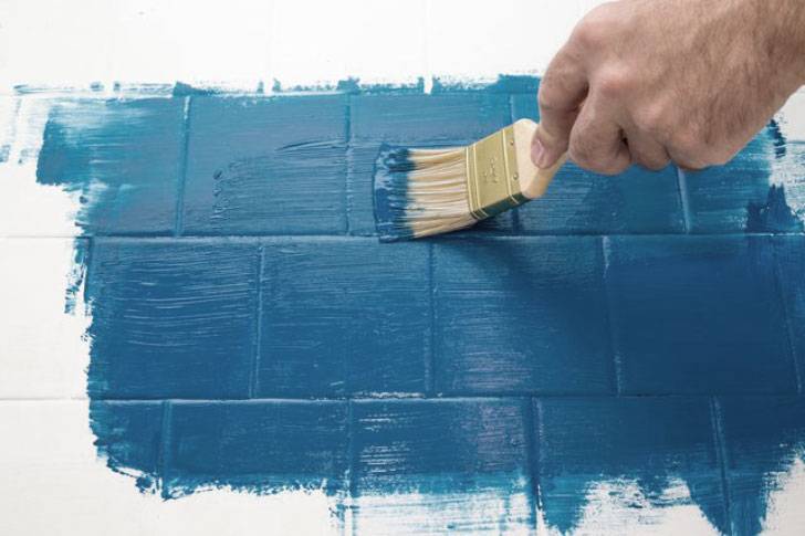 Как легко покрасить кафельную плитку в ванной, кухне, гипсовую, потолочную плитку из пенопласта или тротуарную плитку