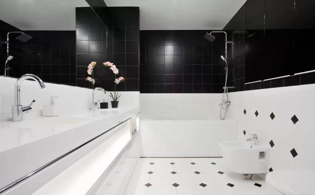 Особенности белой и черной плитки в дизайне ванной комнаты, советы при выборе данной гаммы
