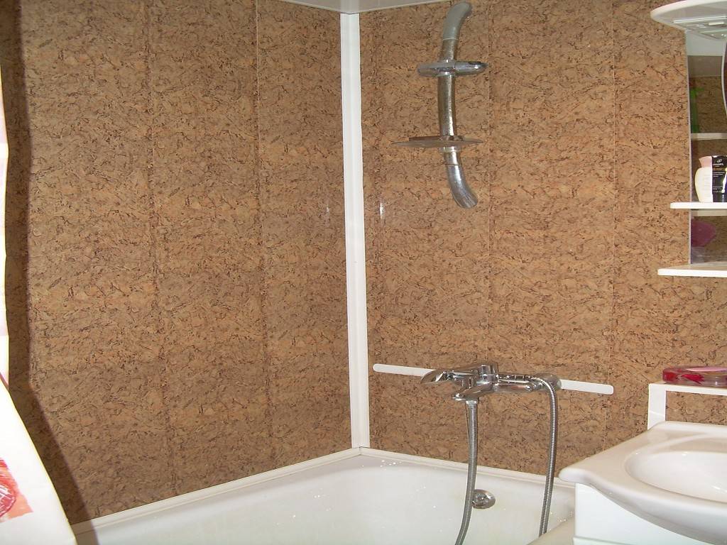 Чем оклеить или покрыть стены в ванной комнате (фото и видео)