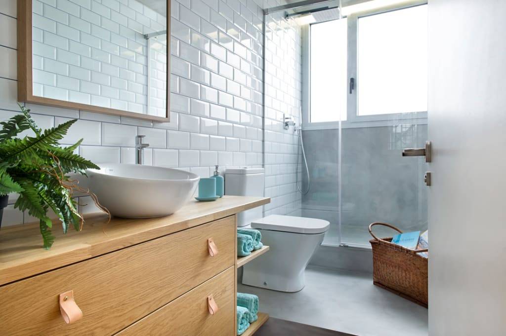 5 альтернатив плитке в ванной комнате — викистрой
