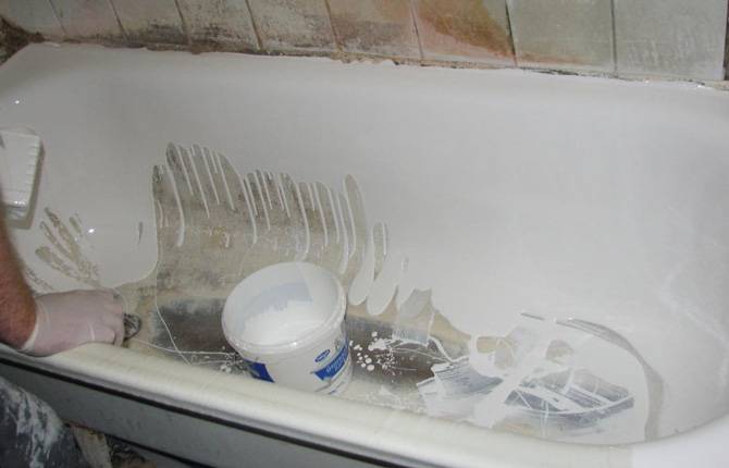 Хозяйкам на заметку: как очистить чугунную ванну добела и не повредить покрытие
