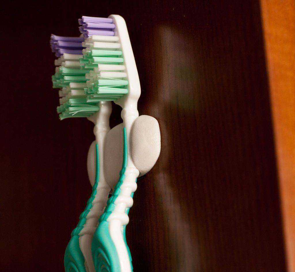 Нестандартные способы использования зубной щетки в быту