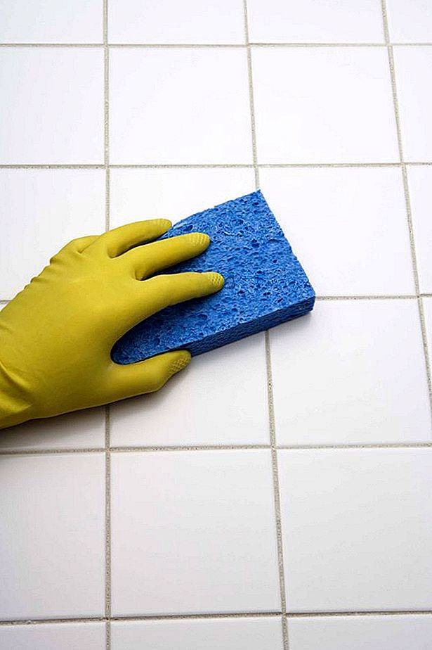 Как очистить плитку в ванной (кафель на стенах и полу): народные средства и бытовая химия для чистки кафельного покрытия