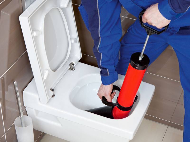 Как прочистить засор в домашней канализации своими руками