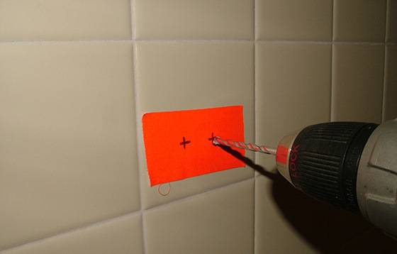 Как сверлить плитку, чтобы не треснула на стене и полу: советы, подбор инструмента