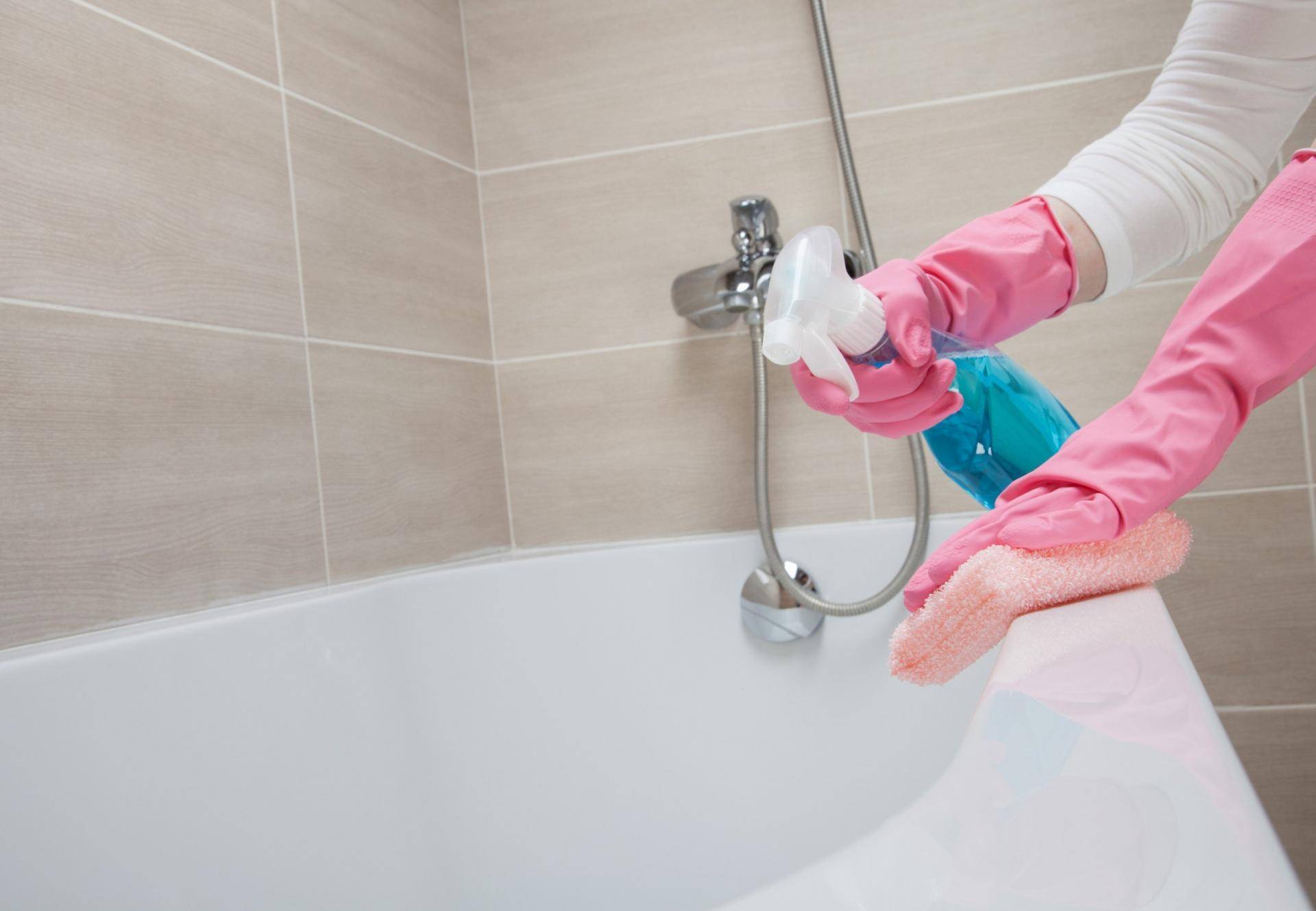 Как почистить ванну до белоснежности за 5 минут — выбор бытовой химии, народные рецепты