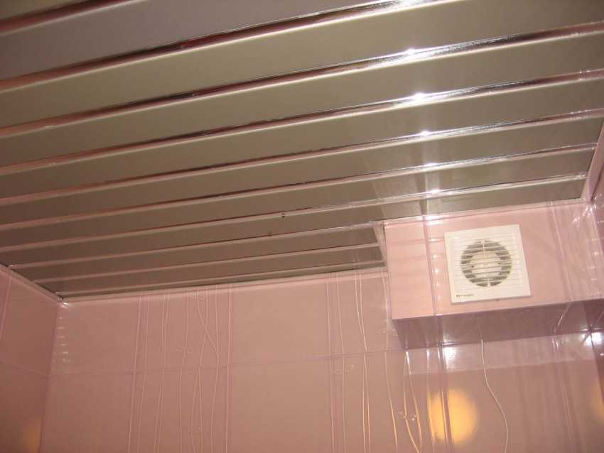 Как выполнить монтаж реечного потолка в ванной, чтобы не пришлось его переделывать