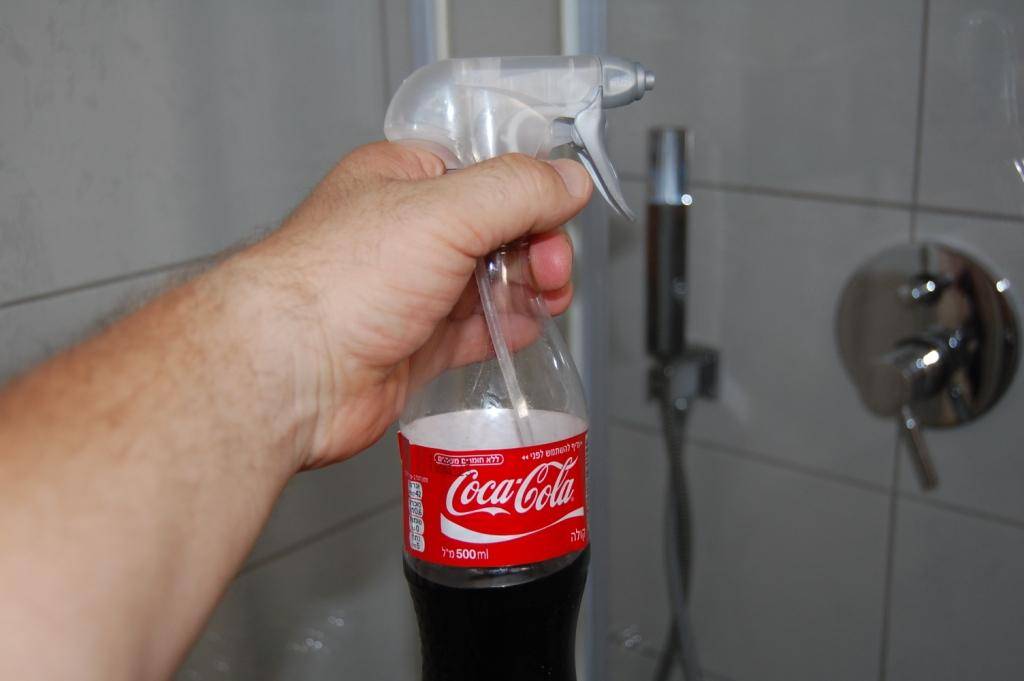 Как почистить унитаз: обзор средств от кока-колы до электролита