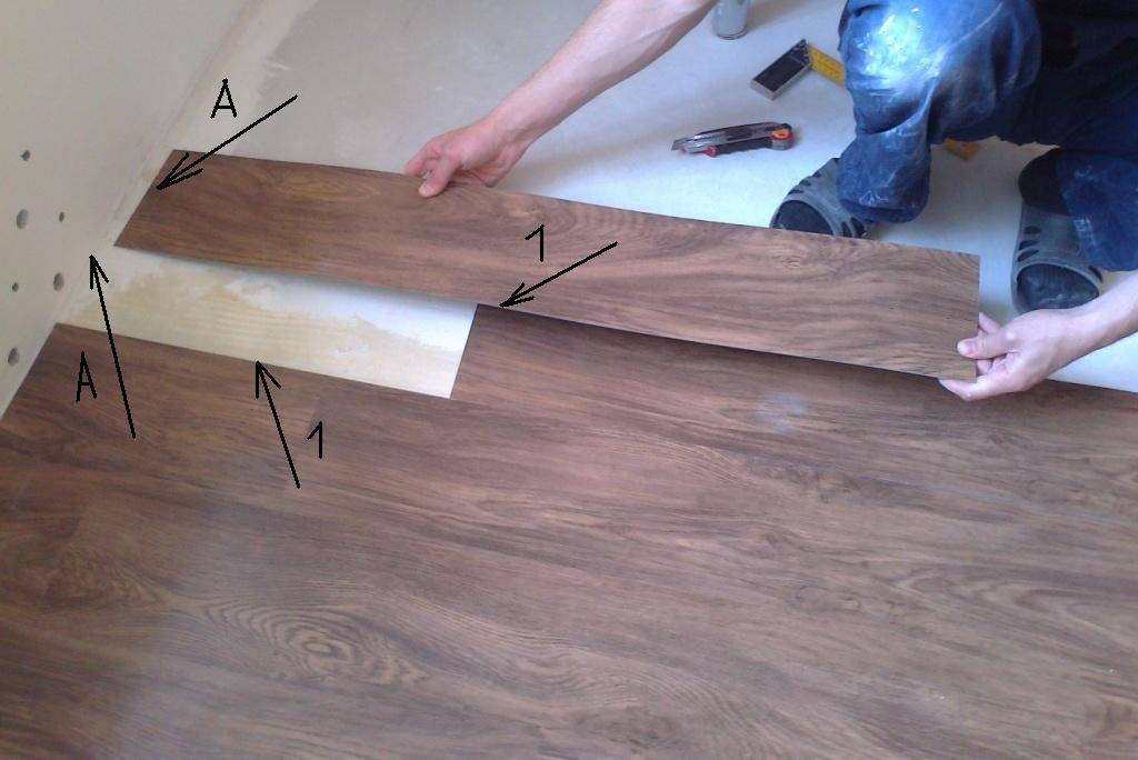 Укладка пвх или кварцвиниловой плитки на пол: процесс монтажа и инструмент