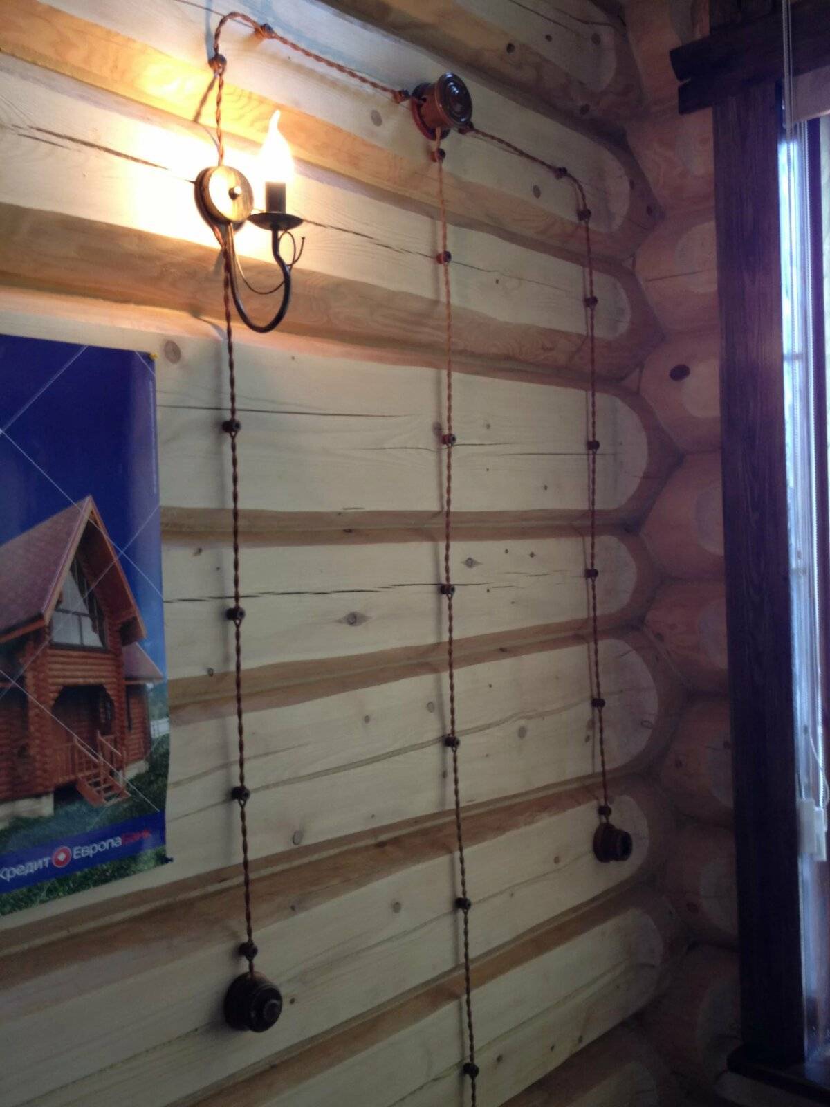 Проводка в стиле ретро на изоляторах в деревянном доме - 10 фото