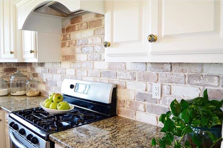 Кирпичная стена в интерьере кухни : преимущества использования в различных стилях, 80+ лучших фото интерьеров