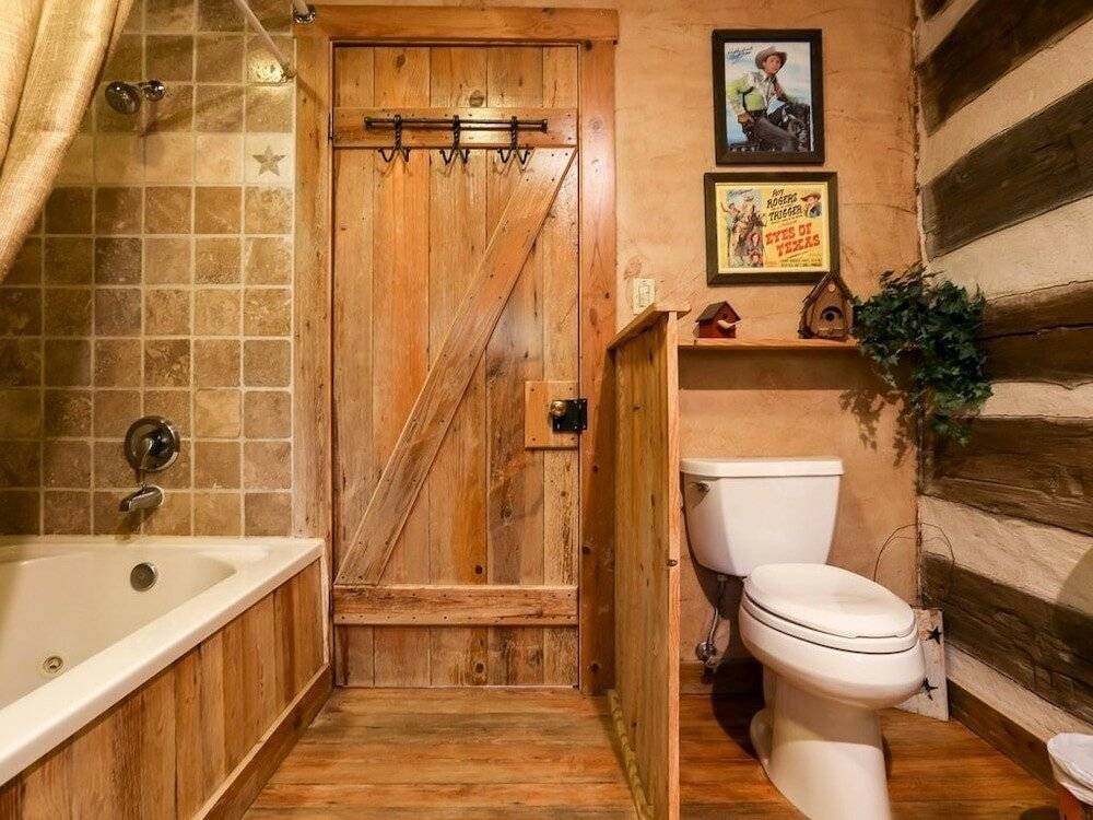 Влагостойкие полы в ванной деревянного дома