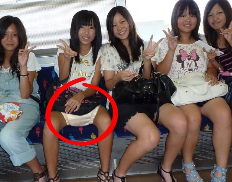 Секреты молодых японок: зачем они носят подгузники для взрослых?