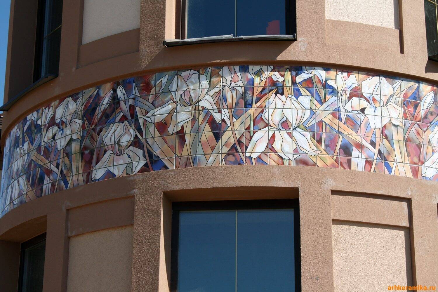 Декор окон на фасаде, чем отделать откосы окон, разнообразие материалов, их преимущества и недостатки - 15 фото