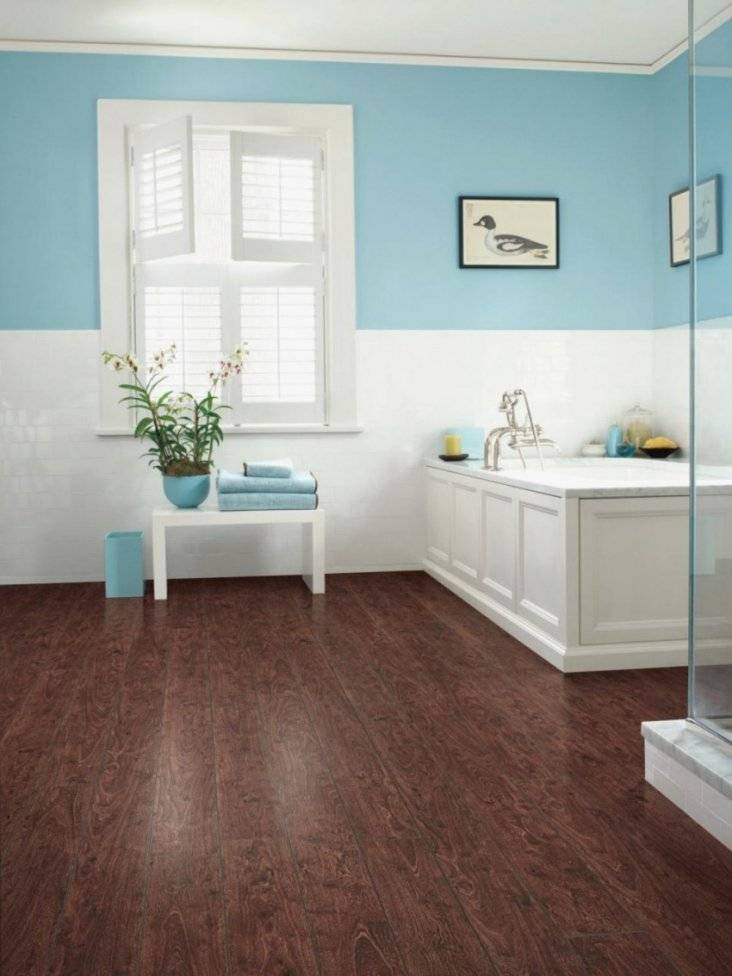 Каковы основные требования к ламинату в ванной комнате + отличия водостойкого, влагостойкого и пластикового покрытия