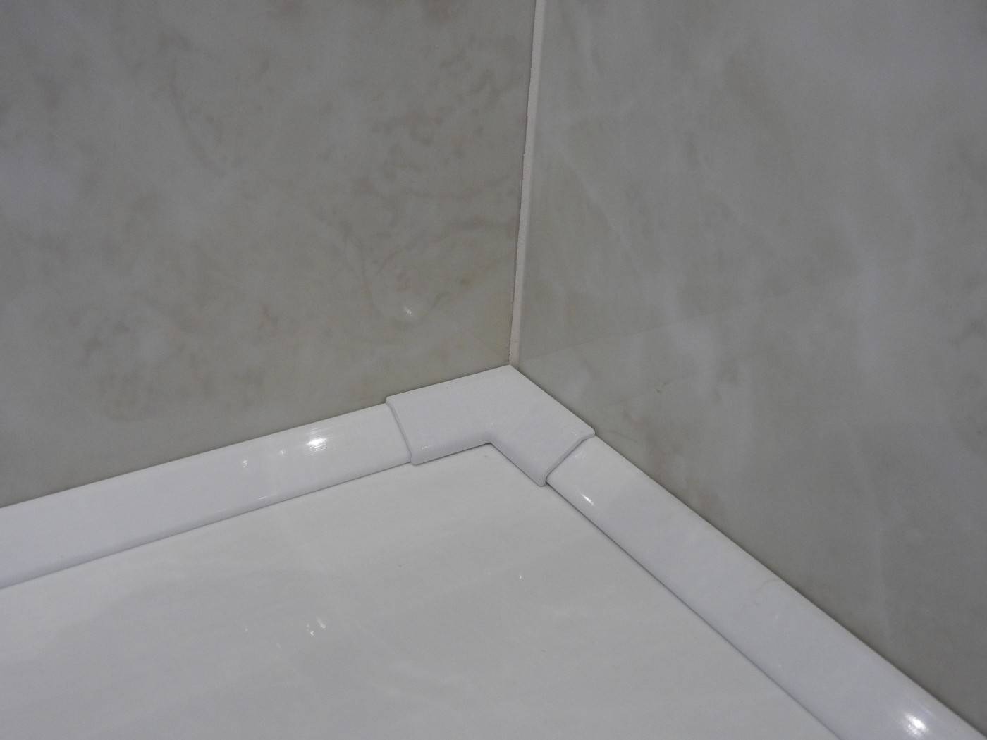 Как правильно уложить керамический бордюр для ванной? Способы укладки
