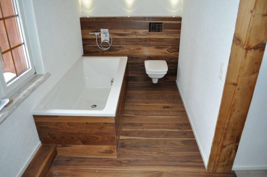 Деревянный пол в ванной. Критерии качественного напольного покрытия