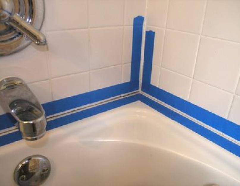 Чем можно замазать ванну. Галтель для ванны заделать щель 80 мм. Стік между ванной и плиткой. Уголок в ванную комнату. Шов между ванной и стенко.