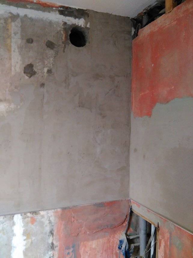 Чем зашпаклевать или оштукатурить стену перед укладкой плитки на стену: подготовка поверхности под кафель своими руками и допустимые неровности