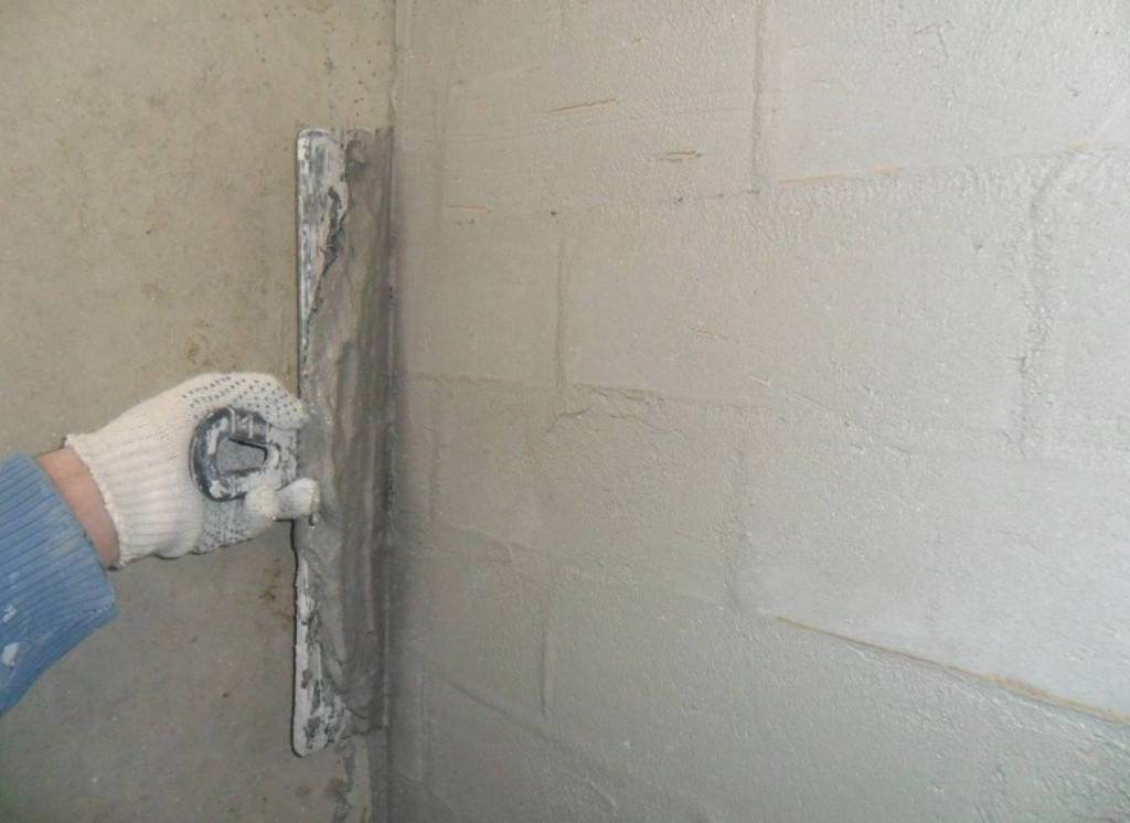 Как и чем правильно выровнять стены в ванной под плитку