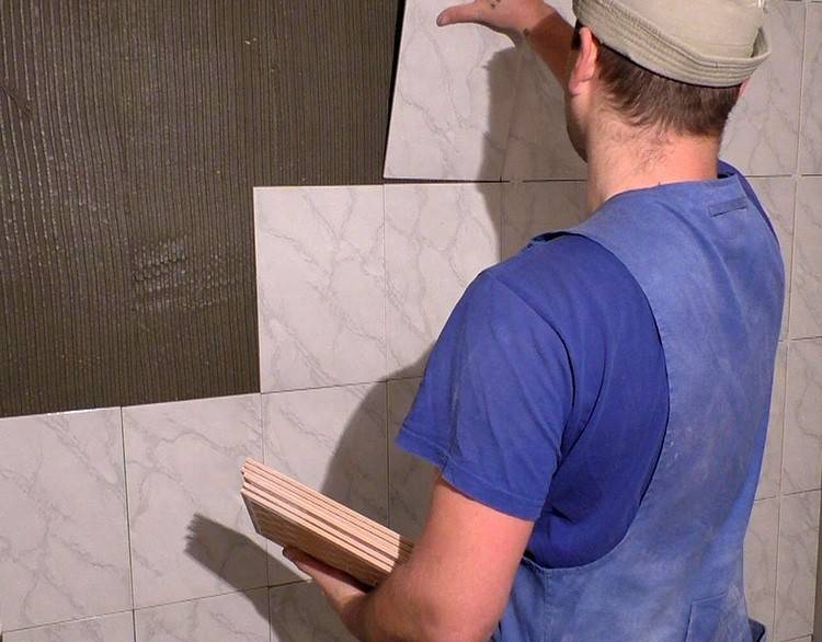 Укладка плитки в ванной: видео урок по монтажу кафеля на стены своими руками, советы опытных плиточников