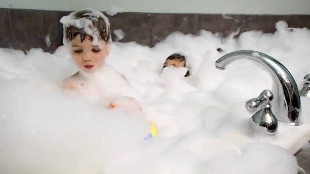 Ванна с пеной: полезные свойства, рецепты изготовления своими руками